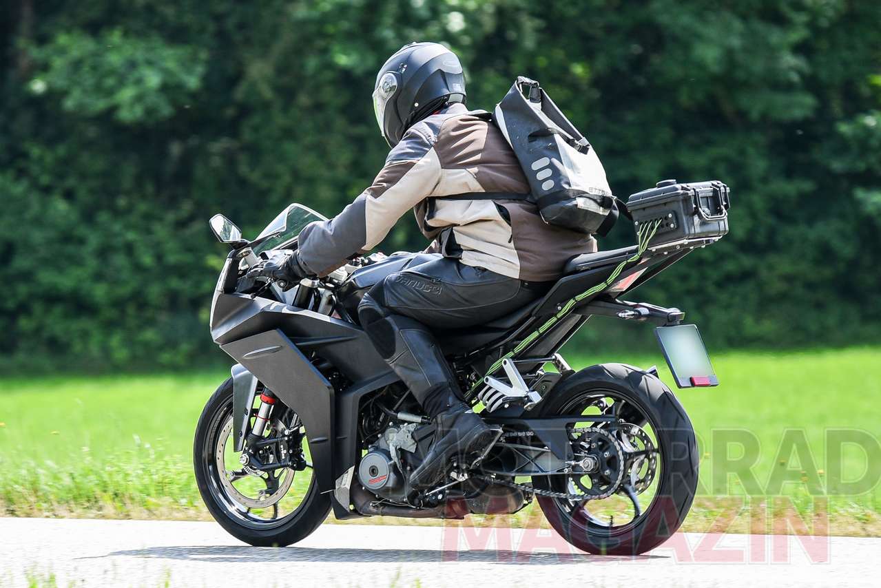 2021 KTM RC 390 Spotted Testing in a New Set of Photos - front