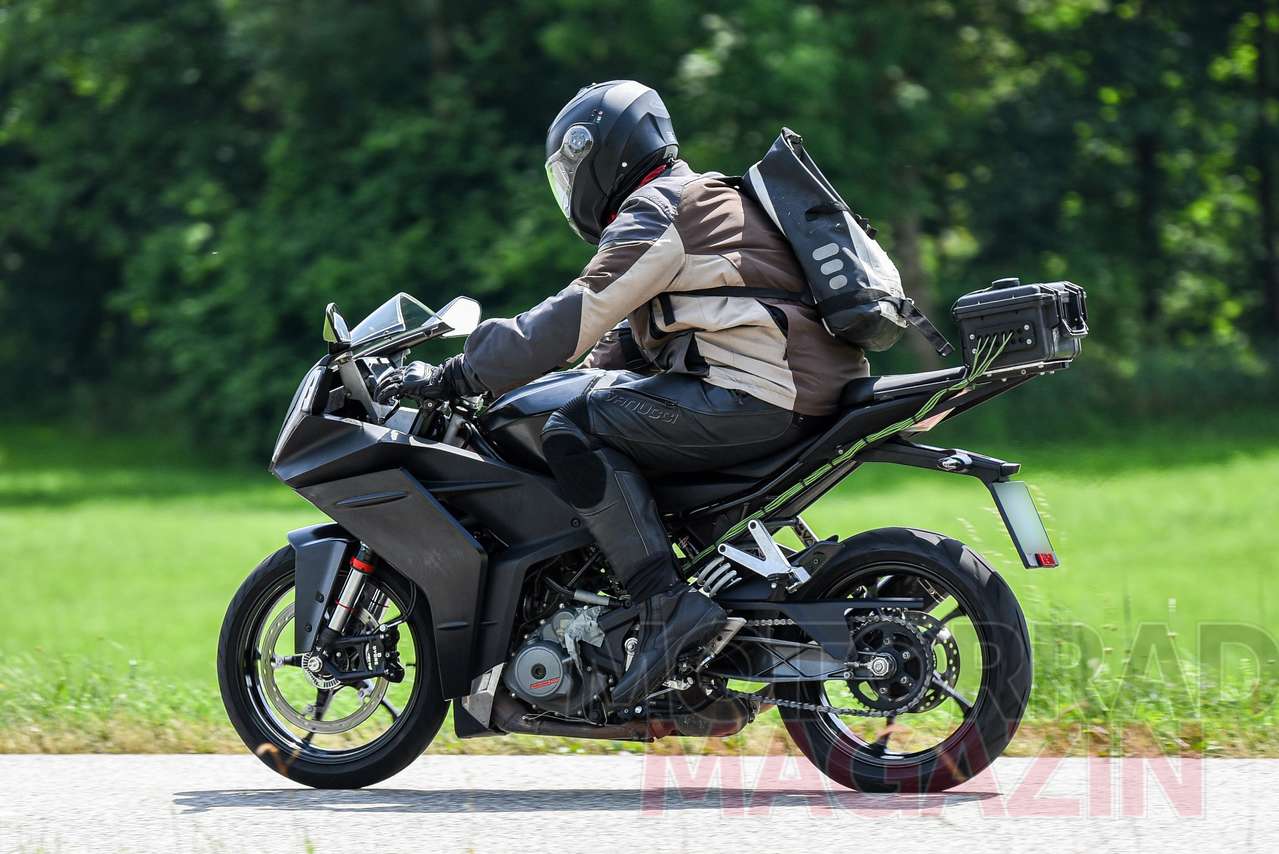 2021 KTM RC 390 Spotted Testing in a New Set of Photos - snap