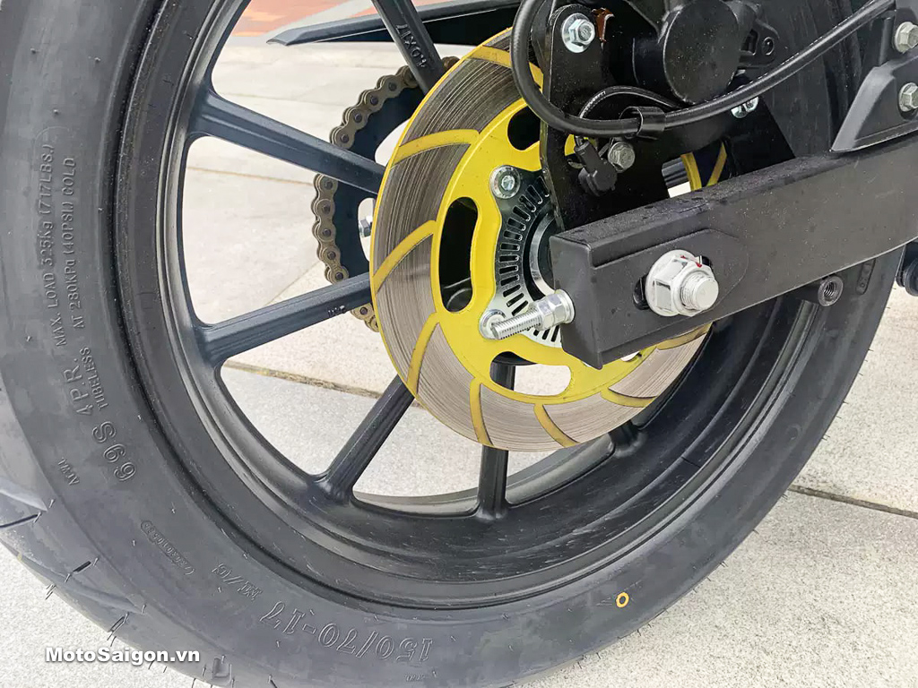 Moto S450 RR Rear Disc Brake and Tyre