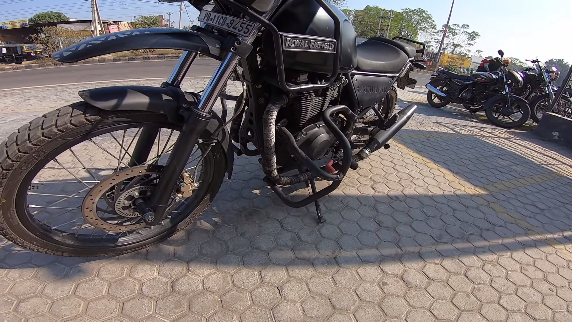 400cc Twin-Cylinder Royal Enfield Himalayan Details & Video - view