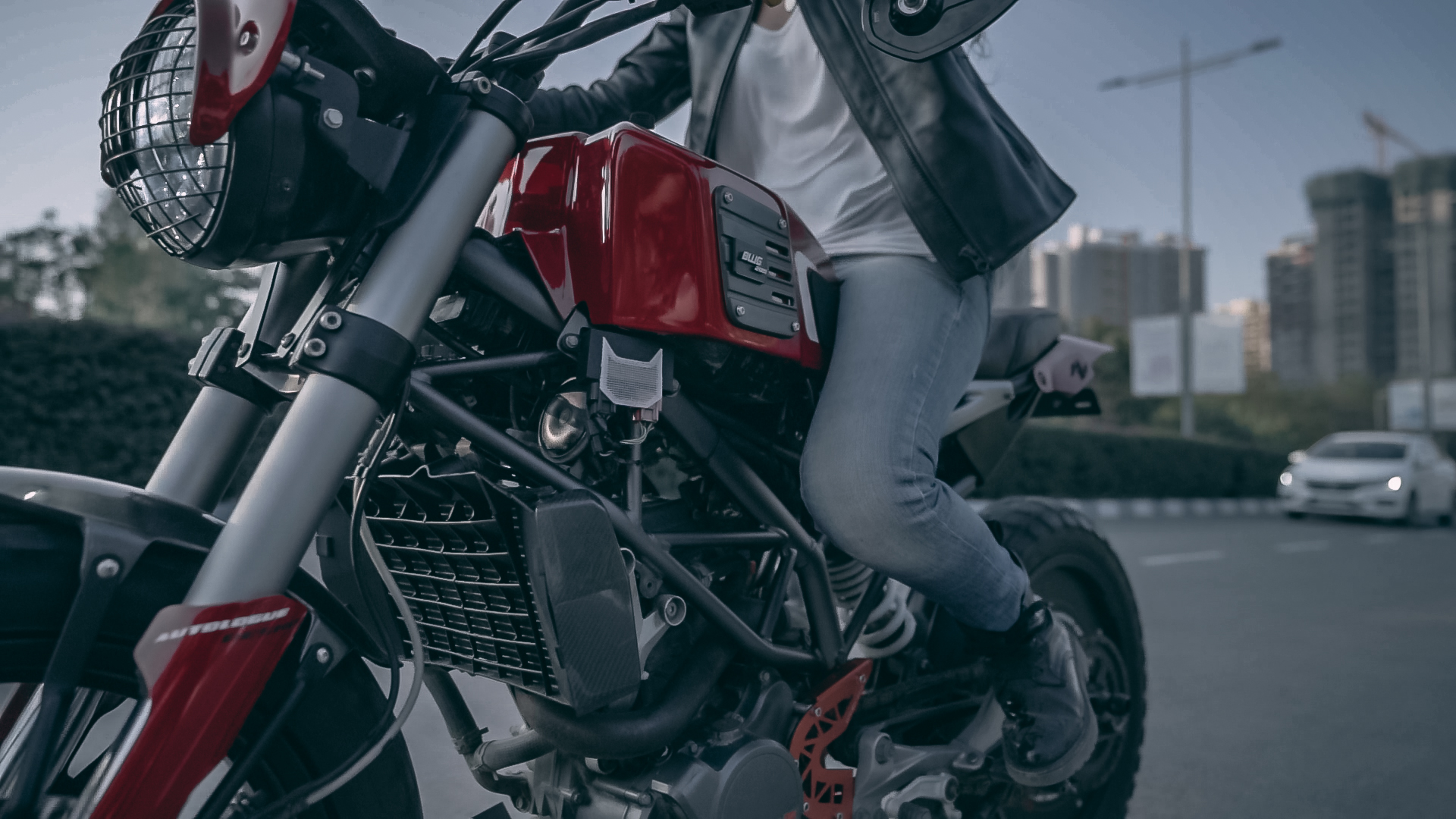 Meet 200cc KTM 'BikeWithGirl' Edition by Autologue Design - wide