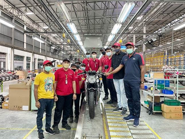 Royal Enfield Starts Manufacturing Himalayan and 650 Twins in Thailand - closeup