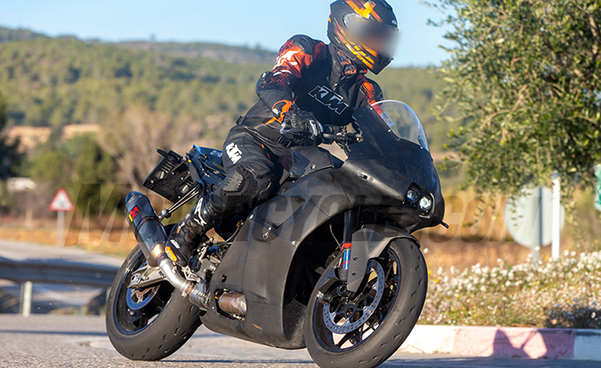 Ducati Panigale V2 Rival KTM RC 990 Supersport Spotted Testing - front