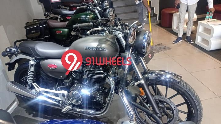 2022 Honda CB350 and CB350RS Spotted; New Colours Revealed - right