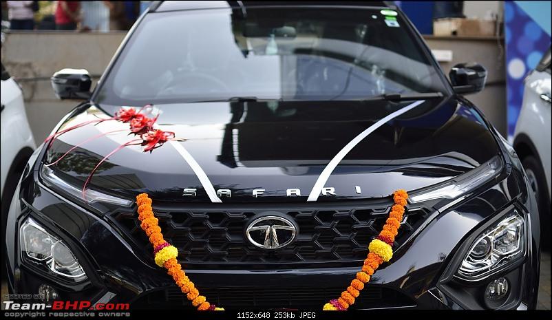 Live Photos of the Tata Safari Dark Edition SUV - Dark Rules - closeup