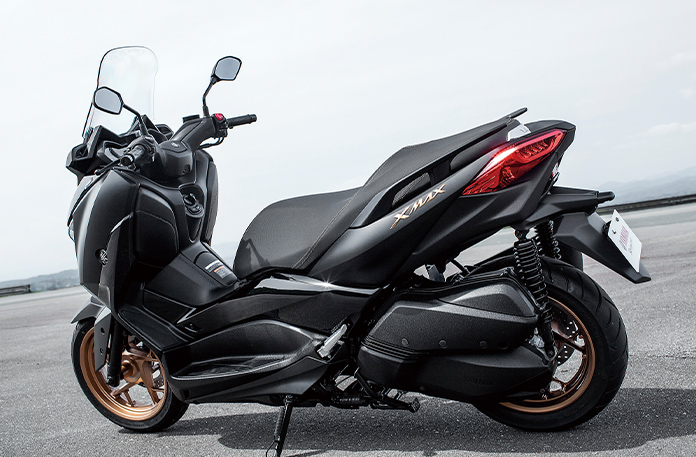 2023 Yamaha XMAX 250 Makes Official Debut in Japan - side