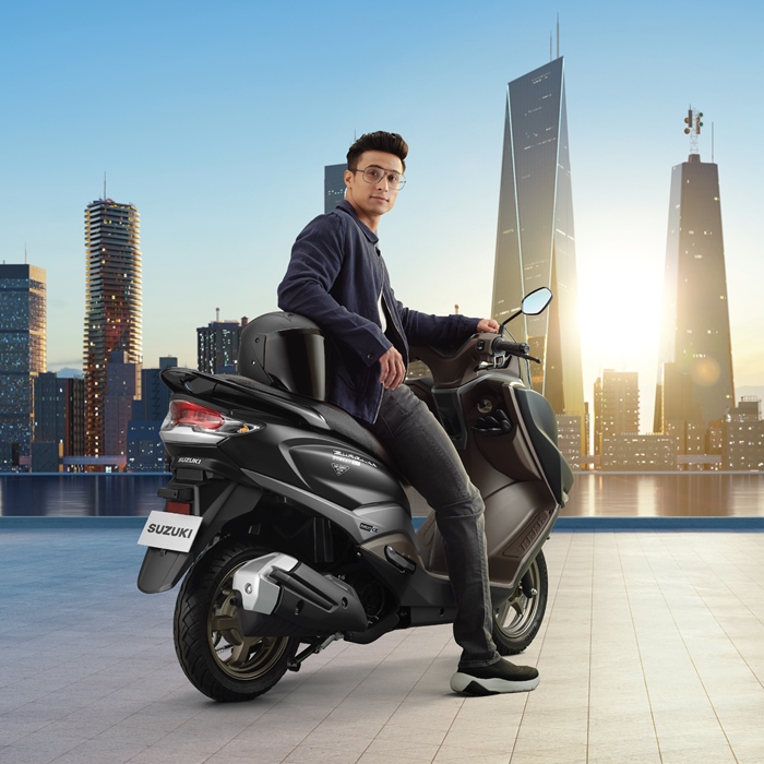 New 125cc Suzuki Scooter Launched in India - Details and Photos - front