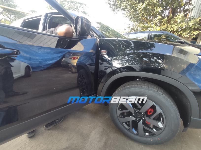 Tata Harrier Special Edition Spotted Ahead of Launch - Live Photos - side