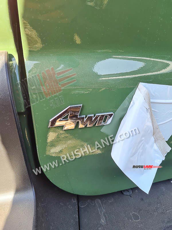 Mahindra Scorpio 4x4 Green Colour Army Model Spotted - Live Photos - close-up