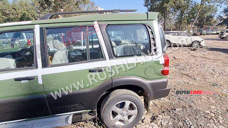 Mahindra Scorpio 4x4 Green Colour Army Model Spotted - Live Photos - close up