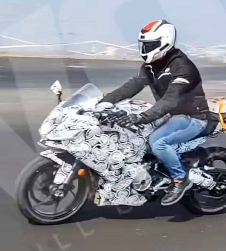 300cc Aprilia RS Sportbike Spotted Testing in India for the First Time - midground